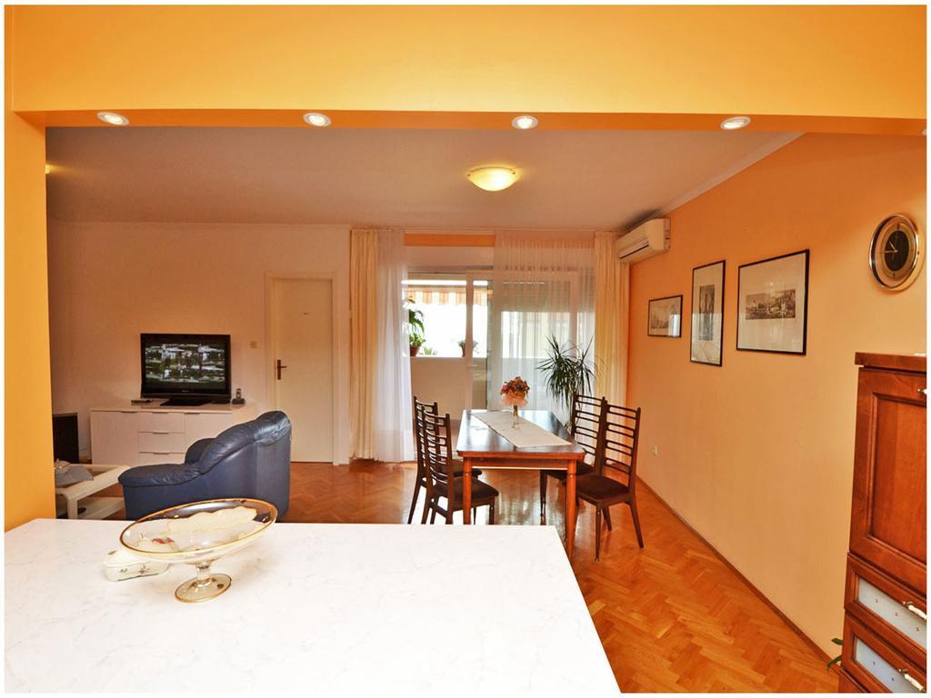 Apartment Laura Podstrana Kamer foto