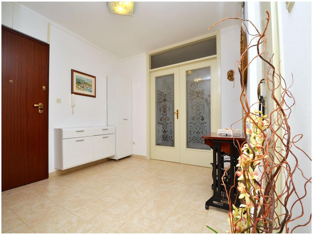 Apartment Laura Podstrana Kamer foto